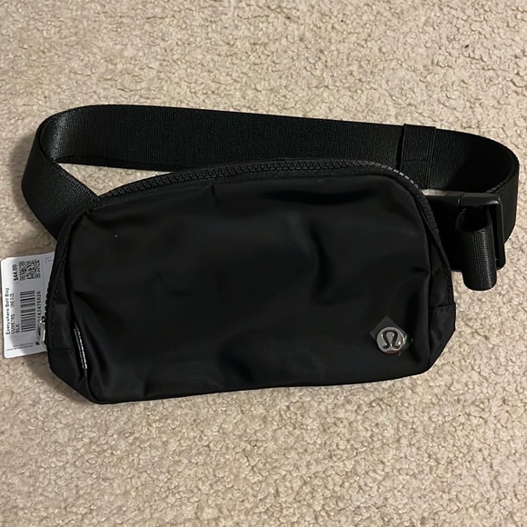 Brand new with tags Lululemon belt bag. - Picture 3 of 3